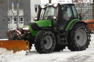 Winterdienst-Streudienst-Räumdienst-Münster-Amendt-Dienstleistungsservice-Räumtraktor