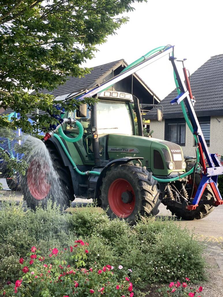 Bewässerung von Grünanlagen mit unserem Spezialfahrzeug